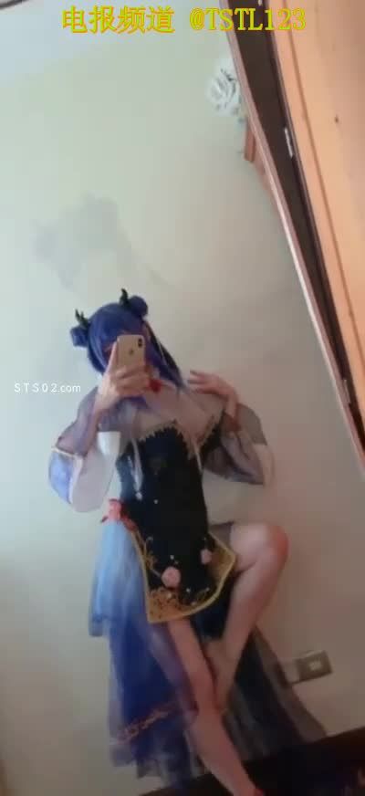 日本假奶大屌ts伪奶cos动漫人物骚浪自慰边疯狂撸管边拿着假鸡巴狂捅骚屁眼勾魂诱惑视频