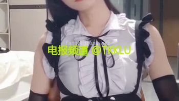 眼镜别有一番风味！大屌御姐ts伪娘公寓骚浪自慰疯狂撸鸡巴把精液都撸射到自己的情趣黑丝上了视频