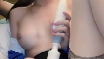 这么反差的吗！超级可爱ts伪娘拿着巨大的肉棒自慰边抽插屁眼边拿震动棒震小鸡鸡视频