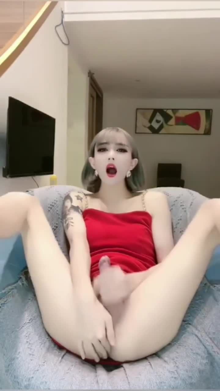 好骚的表情！淫荡ts伪娘骚浪自慰疯狂撸管还不停的用手指抽插自己的骚屁眼贱态毕露视频