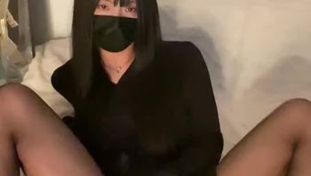 御姐二次元TS人妖在洁白的出租房内沙发上摩擦龟头撸屌打飞机自慰视频