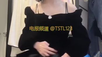 问TS人妖口渴了怎么办答案那当然是来看看人妖撸鸡巴自制红酒小饮料喝精视频
