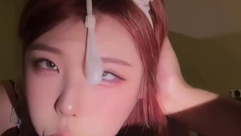 超极品淫荡TS伪娘五星级酒店内给大学生男同志舔屌舔鸡巴吹箫视频