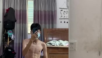 江西赣州22岁大二大学生gay暑假期间在家自拍骚浪自慰疯狂撸鸡巴骚态尽显视频