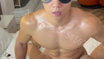 戴墨镜骚气男同性恋给兄弟毒龙舔臀后被兄弟的粗壮阳物疯狂抽插屁穴猛烈爆菊肛交高潮视频