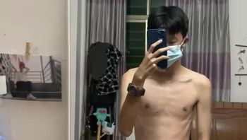 广西柳州21岁大学生男同性恋放假期间居家对镜自拍骚浪自慰疯狂撸管骚态毕露男男视频