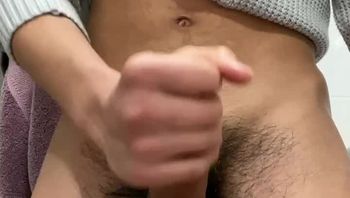 真持久呀云南某体育学院大学生男同志宿舍浴室打飞机全程猛撸这才是真正的猛男视频