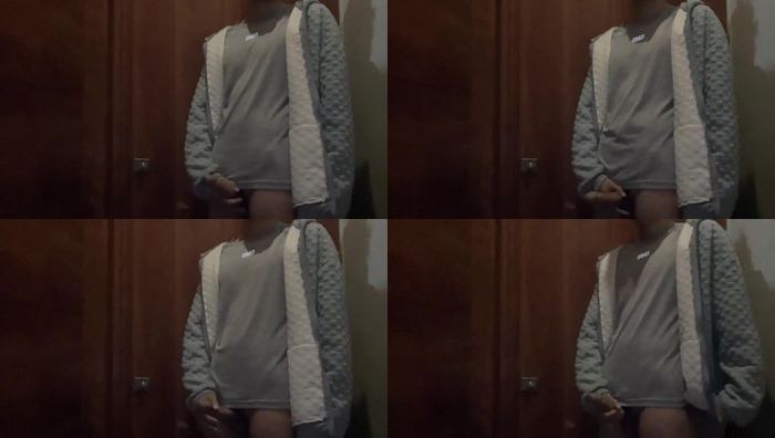 大学生男同志大冬天的在公共厕所里打开门淫荡自慰打飞机也不怕被别人看到贱态层出gv视频