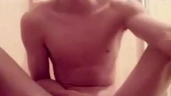 寸头高中生男同性恋高中学校宿舍骚浪自慰疯狂撸鸡巴骚态尽显视频