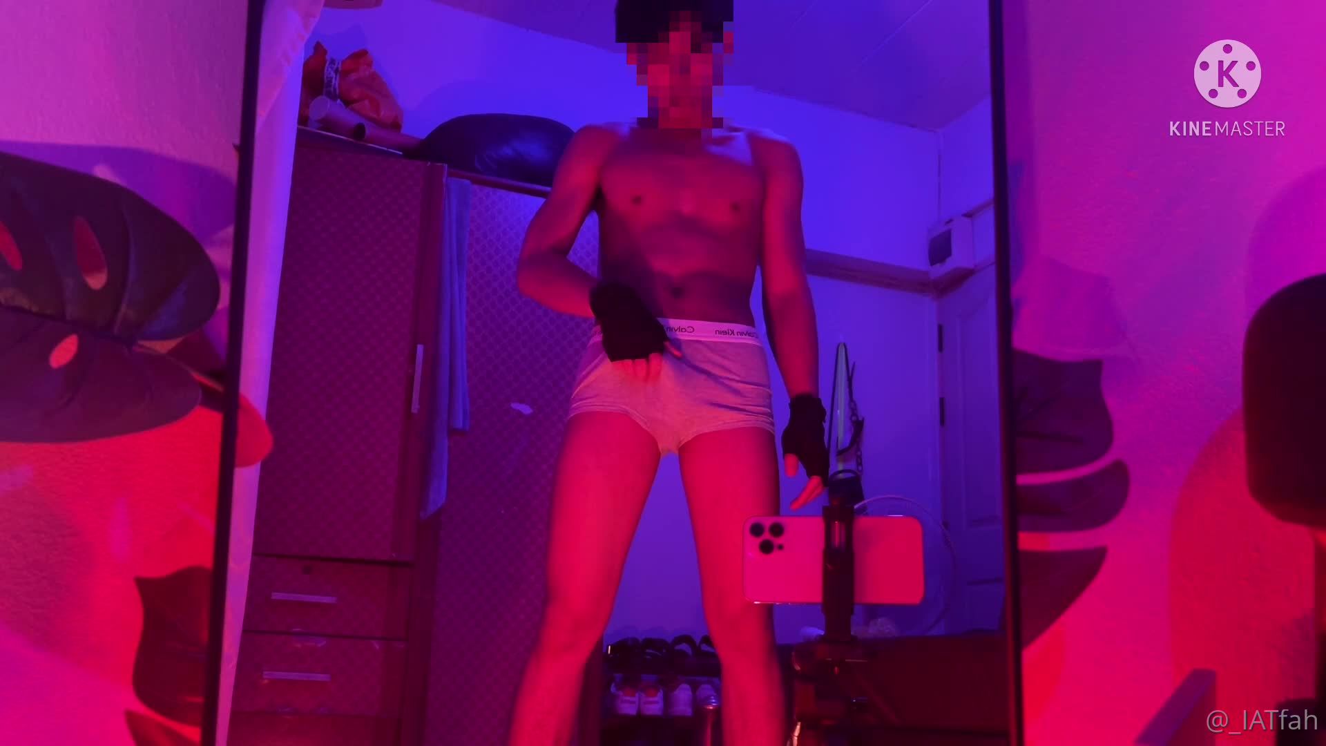 这出租房的范围太好了！重庆大学生gay对镜自拍骚浪自慰疯狂撸鸡巴贱态毕露视频