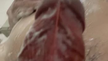 锡纸烫精神小伙男同志骚浪自慰边洗澡边往鸡巴上涂抹上沐浴露疯狂撸鸡巴视频