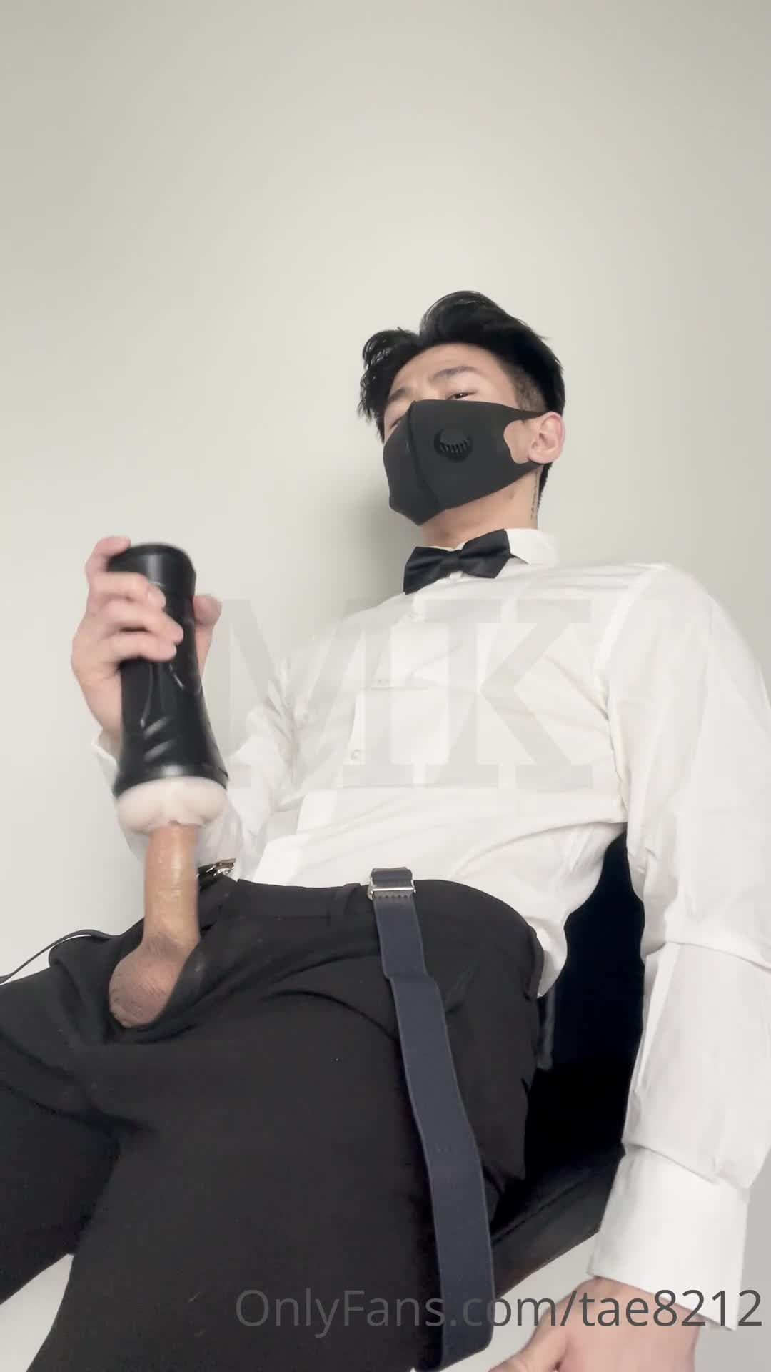 刚做完伴郎回到家的小鲜肉男同志淫荡发情骚浪自慰疯狂撸管骚态尽显gv视频