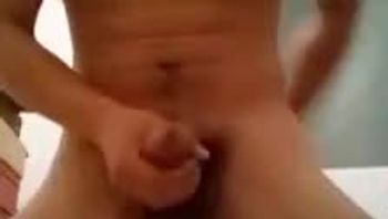 骚气大胸肌肌肉男男同志骚浪自慰疯狂打飞机一脸的淫荡样子贱态毕露gv视频