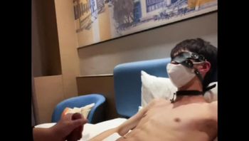 初中生小鲜肉男同性恋被同学捆绑调教猛撸鸡巴手撸榨精骚态尽显勾魂诱惑视频