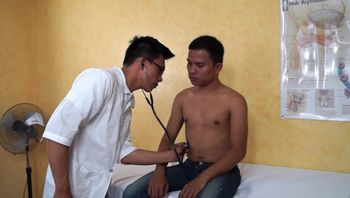 寸头男gay去医院检查身体被帅气男医生爆肛猛操GV视频