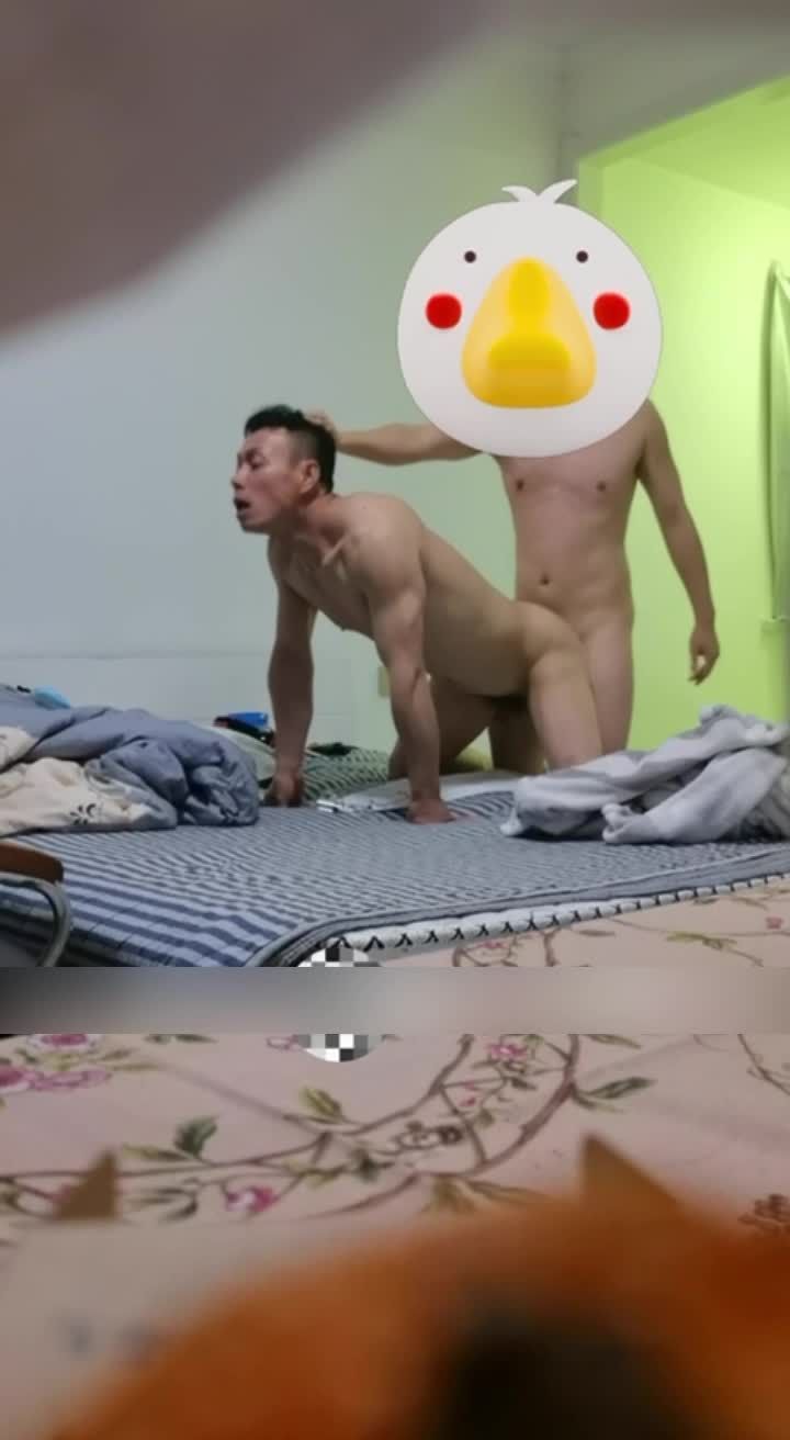 两名强悍男医生gay在公寓宿舍同性恋性交视频