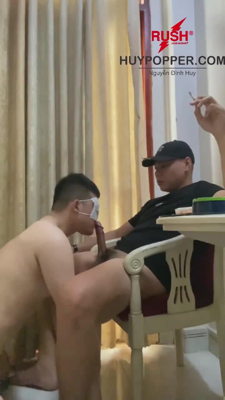 缅甸精壮猛gay调教男同性奴喝尿舔脚视频