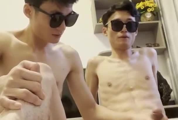 双胞胎酷帅男同志兄弟激情出演-两人相互撸对方骚屌-淫荡姿势用骚屁穴风骚勾引对方操屁眼视频