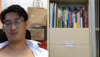 戴眼镜白衬衫骚狗男同性恋与男朋友视频骚浪自慰疯狂打飞机贱的一批视频