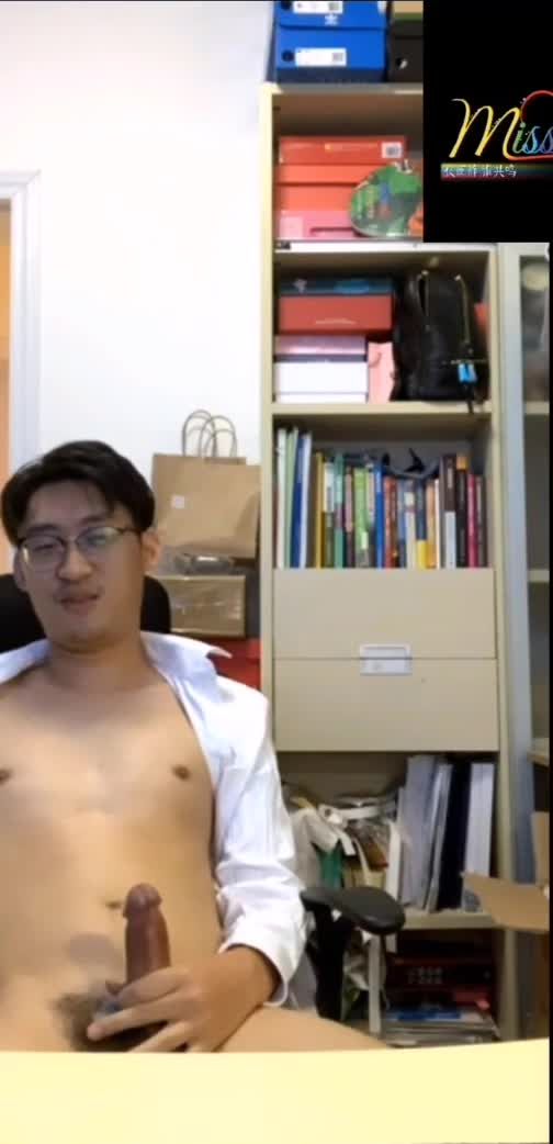 戴眼镜白衬衫骚狗男同性恋与男朋友视频骚浪自慰疯狂打飞机贱的一批视频