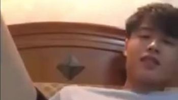 酷迪咖啡店店员小鲜肉男同性恋下班后居家骚浪自慰疯狂撸鸡巴骚态尽显视频