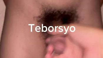 户外阴暗的巷子里一胆大包天的小鲜肉痞子gay被基友狠撸鸡巴鸡鸡调教榨精视频