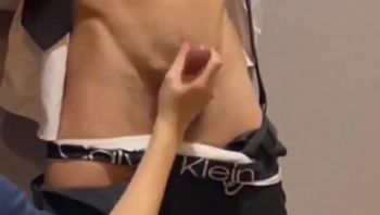 白衬衫白皙肌肉男男同志被男技师疯狂撸鸡巴鸡鸡调教骚气爆表视频