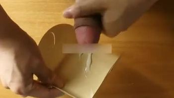 帅气健身教练男同志每天锻炼后在家不同环境打飞机自撸喷尿射精视频