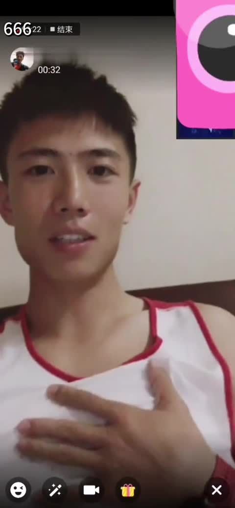 迷彩裤体育生男同志居家自拍骚浪自慰疯狂撸自己的大肉棒贱态尽显gv视频