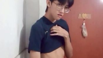 快手11.9w粉丝大学生男同志居家自拍淫荡自慰疯狂撸屌gv视频