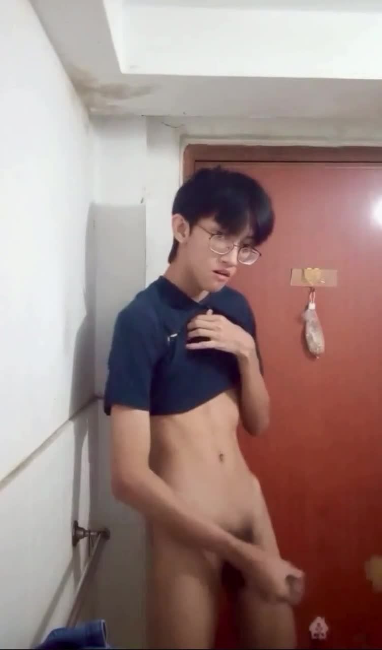 快手11.9w粉丝大学生男同志居家自拍淫荡自慰疯狂撸屌gv视频