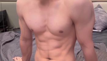 大胸肌肌肉男男同志居家自拍淫浪自慰疯狂打飞机贱态毕露男男视频