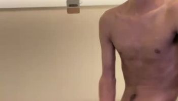 东北纹身精神小伙男同志与兄弟卫生间激情大战大肉棒疯狂爆菊gv视频