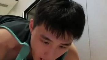 骚狗体育生男同志疯狂舔舐假鸡巴骚气爆棚贱态毕露gv视频