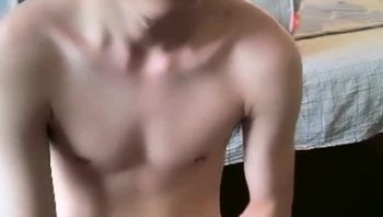 寸头高中生精神小伙男同志自拍淫荡自慰疯狂撸鸡巴贱态尽显男男视频