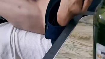 小鲜肉大学生gay骚浪自慰后被兄弟疯狂舔舐大肉棒口爆吞精视频