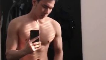 大学生男同志学校宿舍对镜自拍骚浪自慰疯狂撸大鸡巴贱态尽显视频