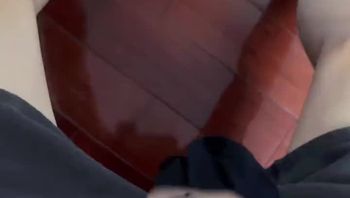 白袜体育生GAY家中撸屌喷射大量精液视频