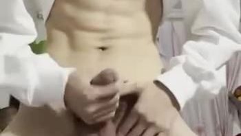 血气方刚的体育生直男男同志家中撸屌自慰视频