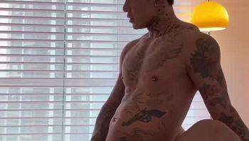 纹身痞子男同性恋被光头大叔金主大鸡巴猛顶骚屁眼疯狂爆菊骚气爆棚视频