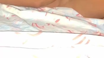 骚内裤套头！精神小伙gay与朋友出租房做爱被大肉棒疯狂顶菊穴贱态毕露视频