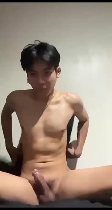 大学生白嫩小鲜肉男同性恋自拍淫荡自慰疯狂打飞机贱态毕露视频