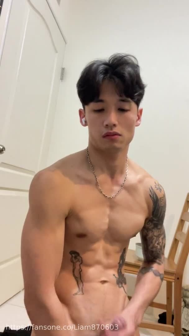 帅气纹身精神小伙男同志居家自拍骚浪自慰疯狂撸大肉棒gv视频