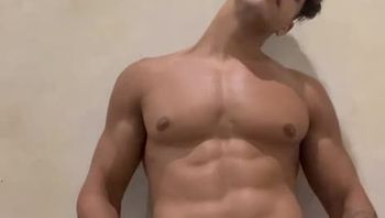 欧美卷毛肌肉型男男同性恋居家自拍骚浪自慰疯狂打飞机男男视频