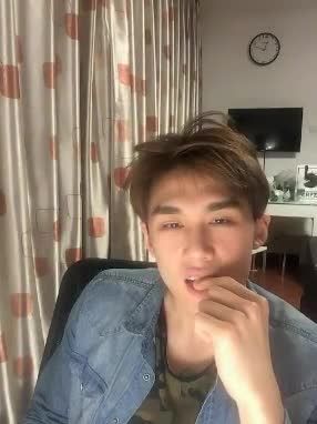 帅气大学生男同性恋居家自拍淫浪自慰疯狂撸大屌骚气尽显gv视频