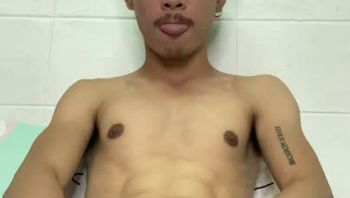 小胡子中分头骚狗男同志居家自拍骚浪自慰疯狂撸大屌gv视频