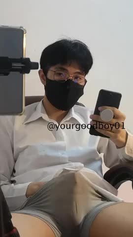 白衬衫眼镜男同志居家自拍淫荡自慰疯狂撸肉棒骚气尽显gv视频