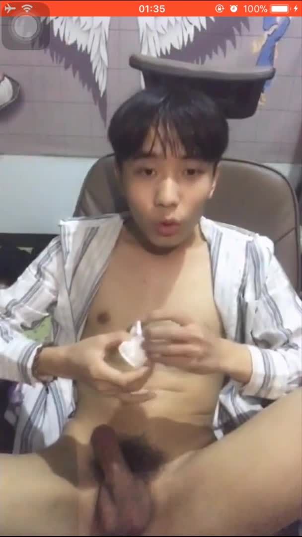 蘑菇头小鲜肉高中生男同志骚浪自慰疯狂撸鸡巴贱态尽显视频