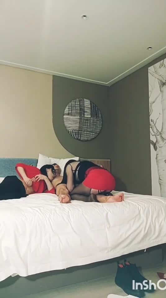 退伍兵哥哥男同志就是猛一次干两个ts人妖大肉棒疯狂爆菊骚气爆棚视频