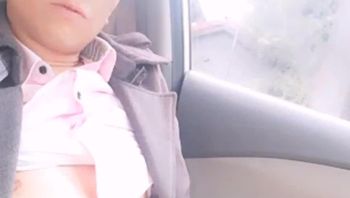 云南精神小伙男同志在车上脱下裤子骚浪自慰疯狂撸大屌贱态尽显男男视频